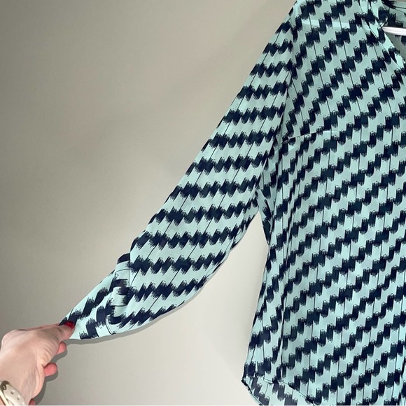 40% OFF a.n.a Blue Patterned Long Sleeve Blouse Size Large - Picture 6 of 12